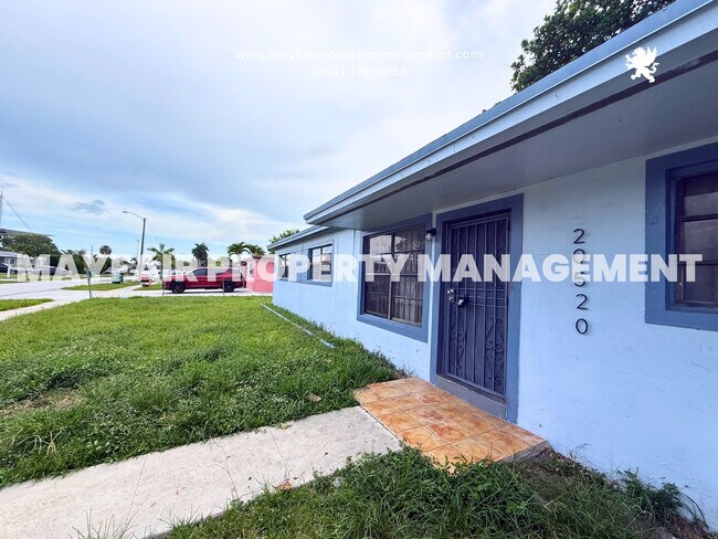 Building Photo - 20520 NW 24th Ct