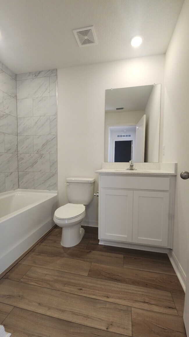 Building Photo - new 3/2 home