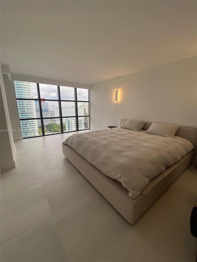 Building Photo - 1901 Brickell Ave