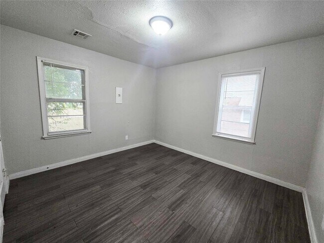Building Photo - 515 E Indian Dr