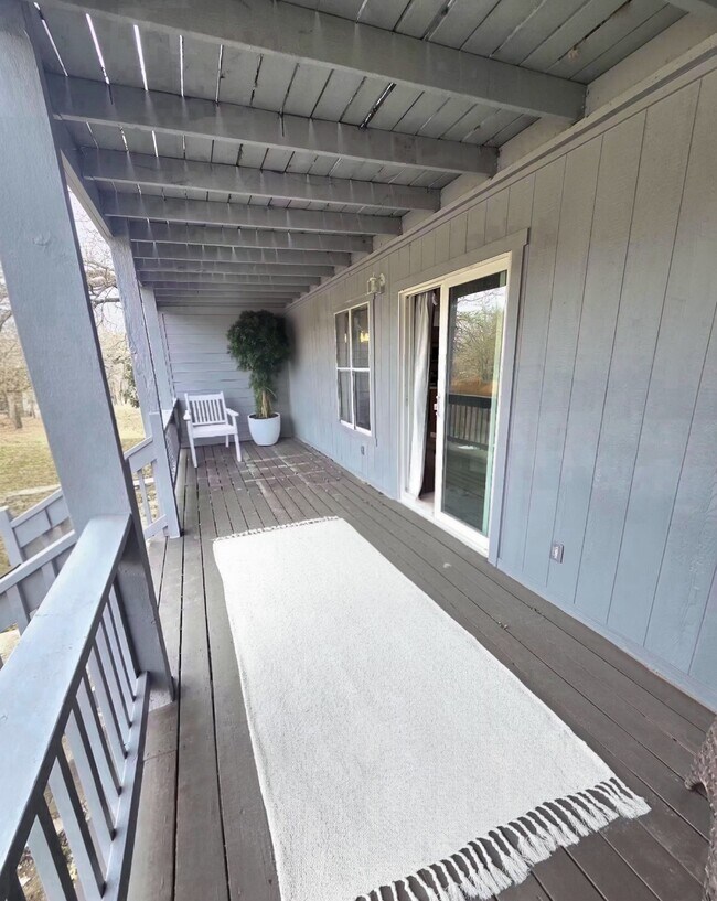 Building Photo - 10 Hilltop Dr