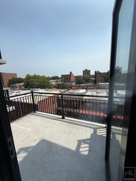 Building Photo - NORTHERN BOULEVARD