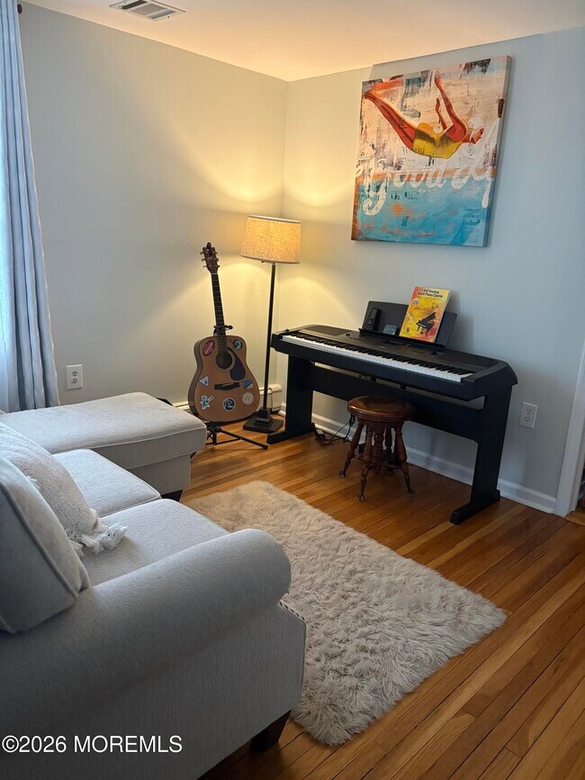 Building Photo - 114 7th Ave