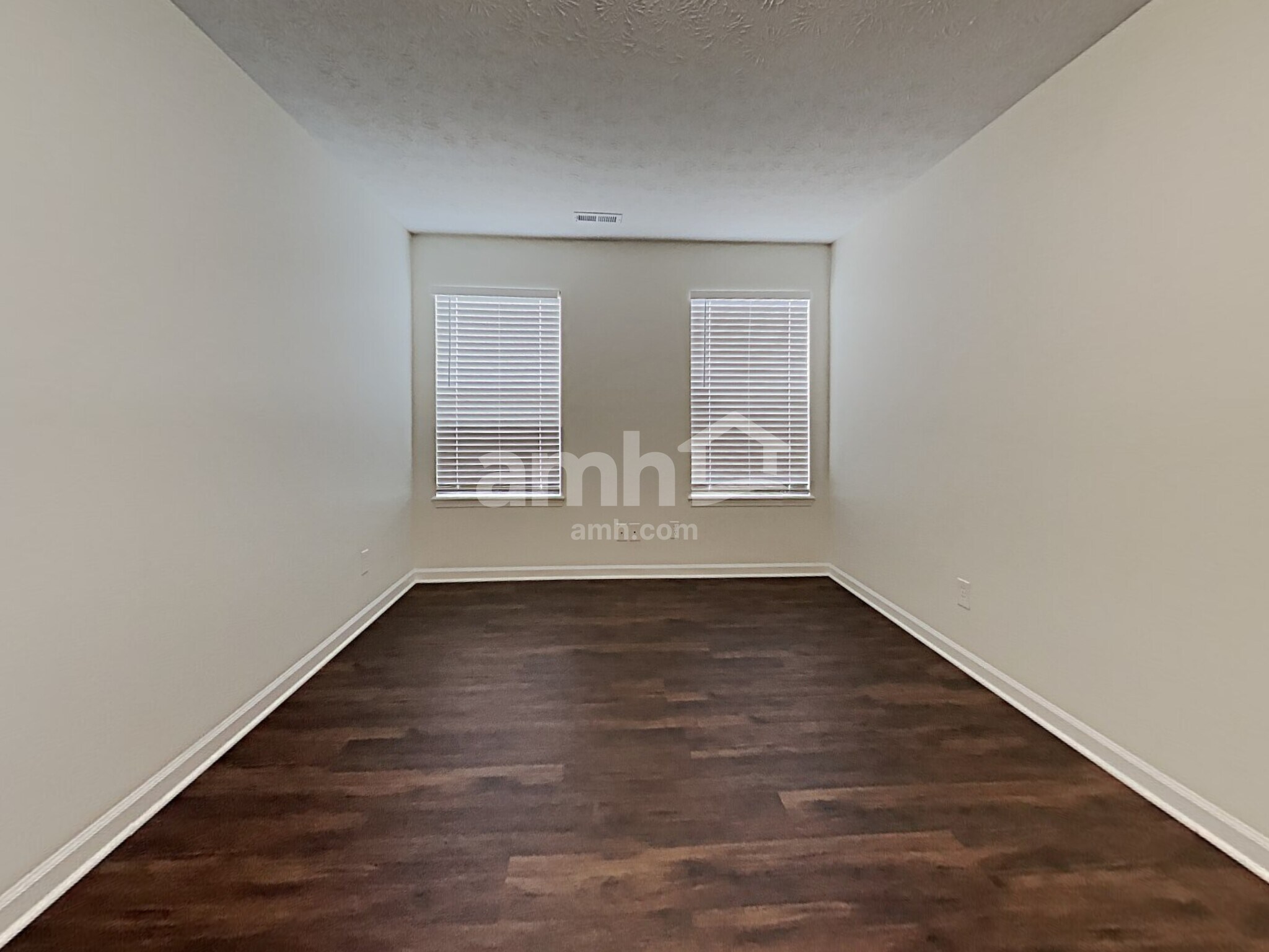 Building Photo - 1405 Willshire Dr