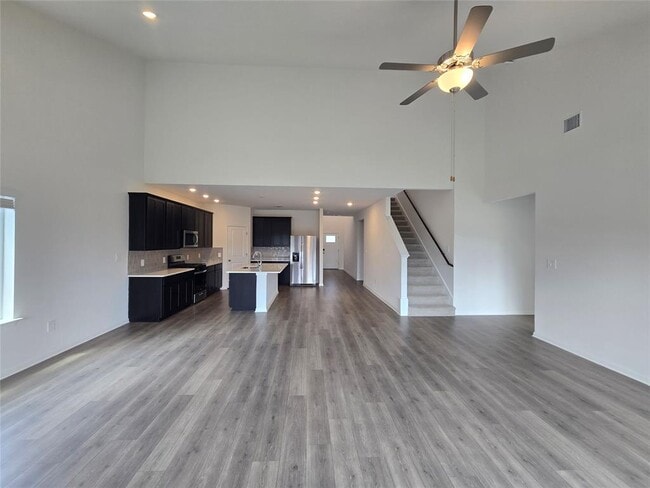 Building Photo - 715 Universal Dr