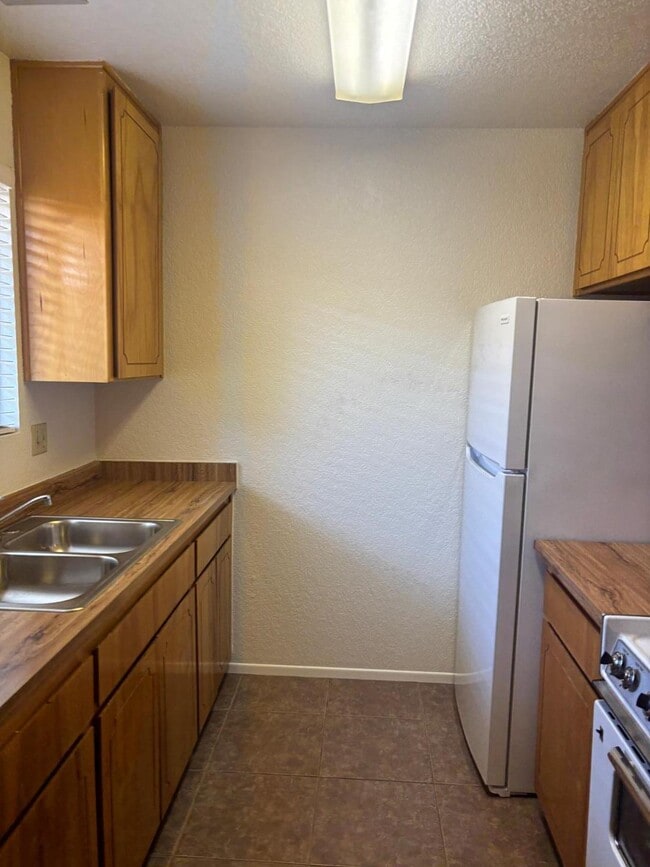 Building Photo - 840 S Main St