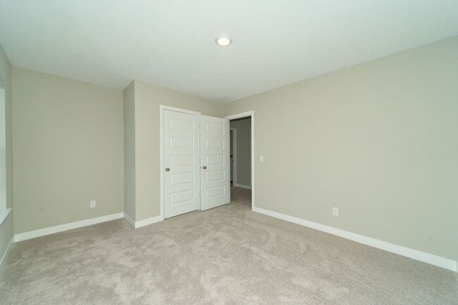 Building Photo - Beautiful Brand New,Townhome in Great Carm...