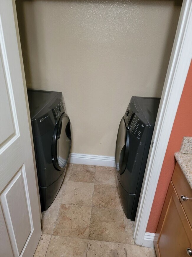 Building Photo - FURNISHED  1 bed/ 1 bath updated home in Aliso Viejo w/Fireplace