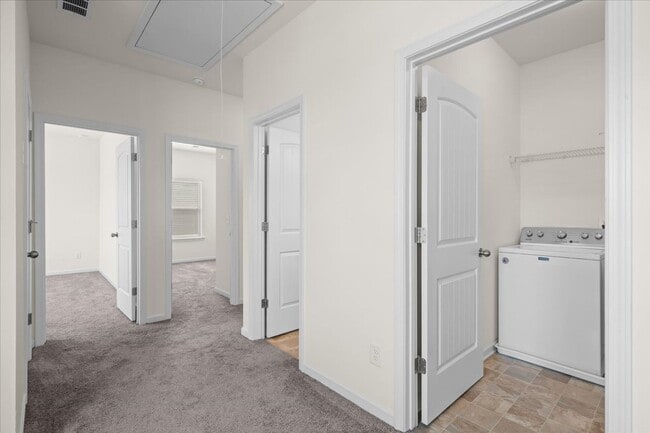 Building Photo - 1407 Red Hill Dr