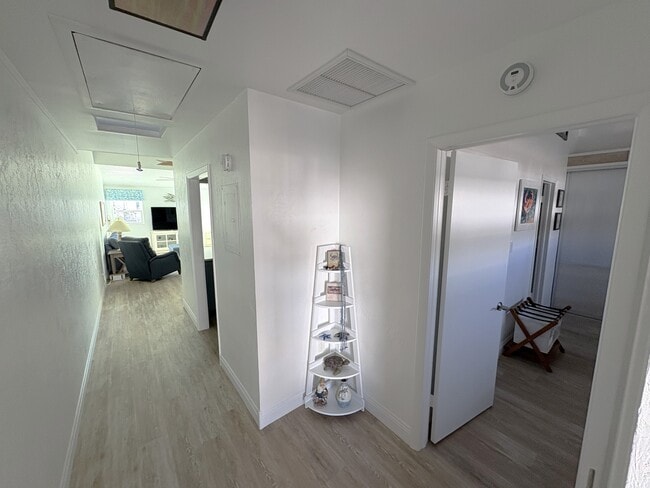 Building Photo - 907 Gibbs Rd