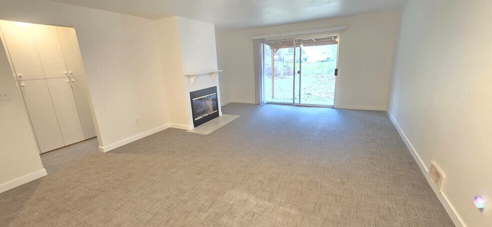 Building Photo - 13821 SE Allen Rd