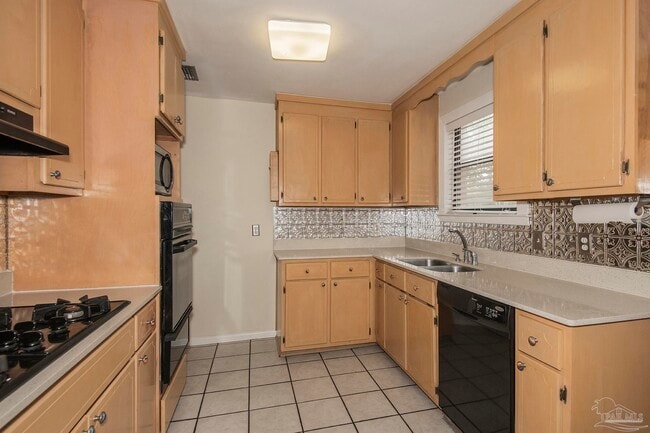 Building Photo - 6314 White Oak Dr