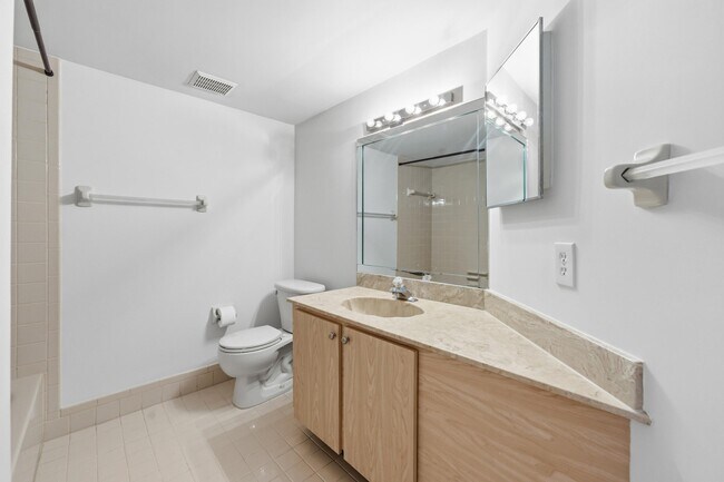 Building Photo - 9633 Riverside Dr