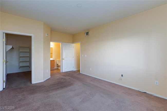 Building Photo - 10525 Pine Glen Ave