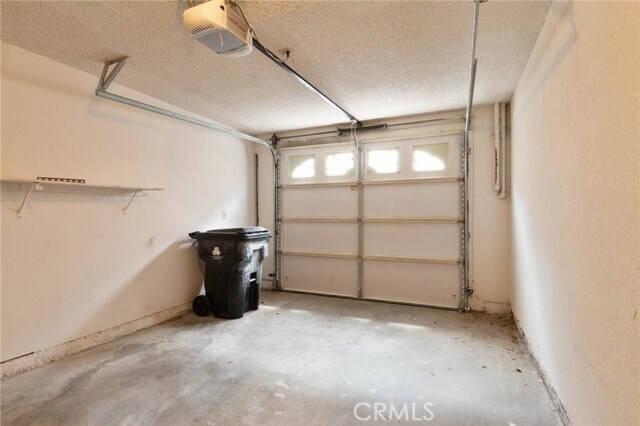 Building Photo - 10215 Variel Ave