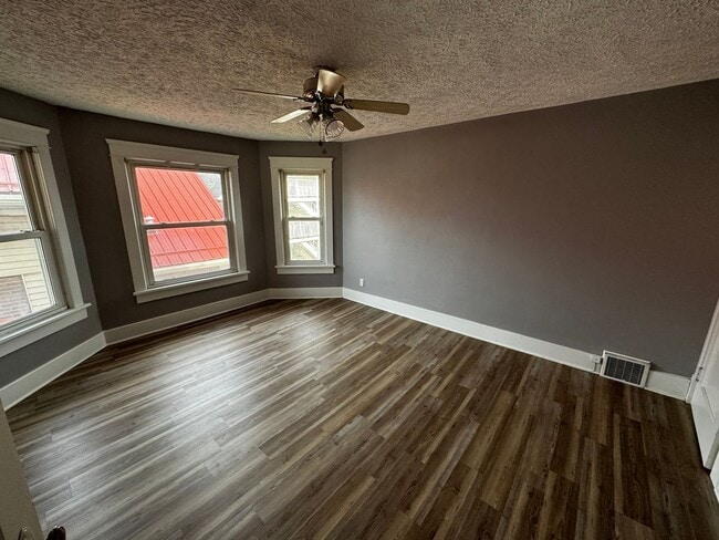 Building Photo - Charming 3 Bed, 1 Bath House for Rent in C...