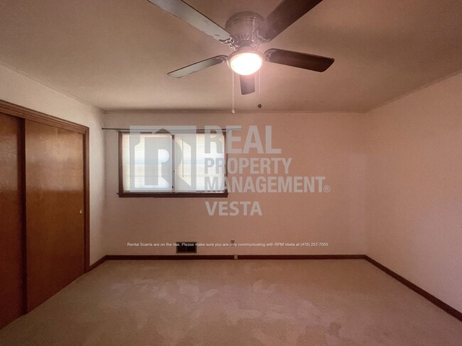Building Photo - 2562 Bedford Pl