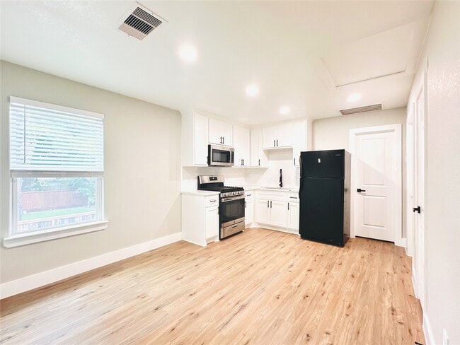 Building Photo - 11130 Hanning Ln