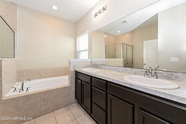 Building Photo - 203 Stone Arbor Ln