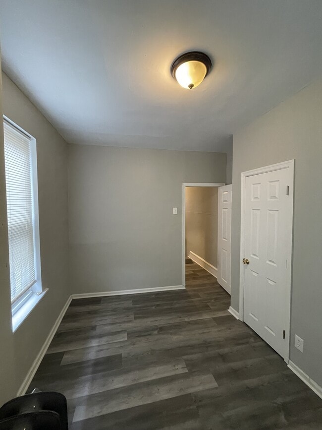 Building Photo - 3036 N Sydenham St