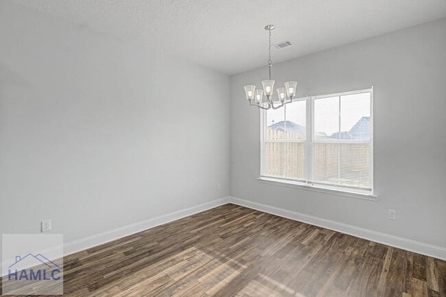 Building Photo - 20 Fuller Wy NE