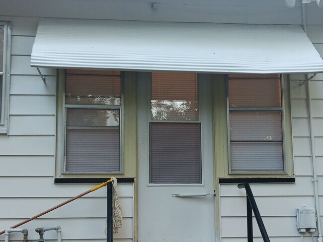 Building Photo - 109 Dalzell St