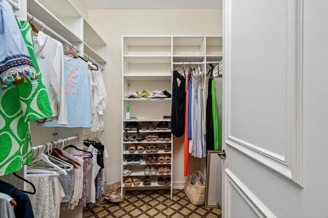 Building Photo - 307 Chambord Terrace