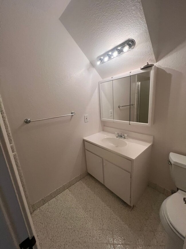 Building Photo - 185 Villa Terrace