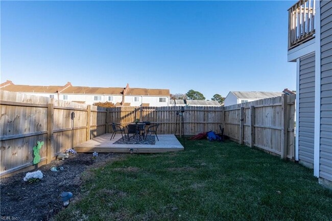 Building Photo - Spacious VB Townhouse!