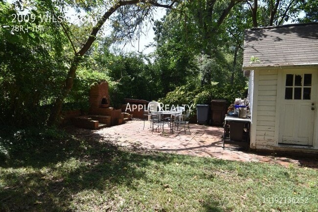 Building Photo - 2009 Wilson St