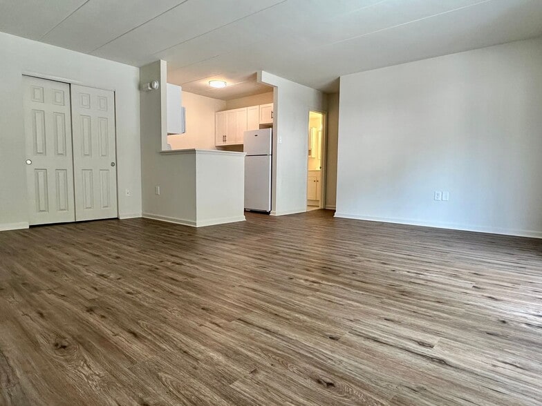 Building Photo - Towns Edge Apartments