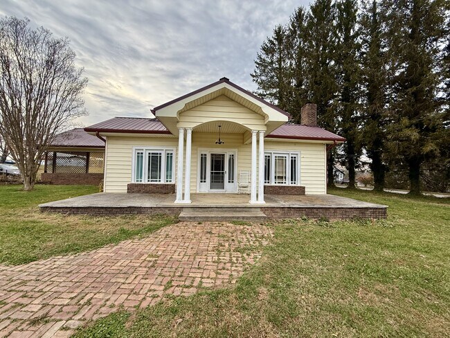 Primary Photo - 2703 Old Spartanburg Rd