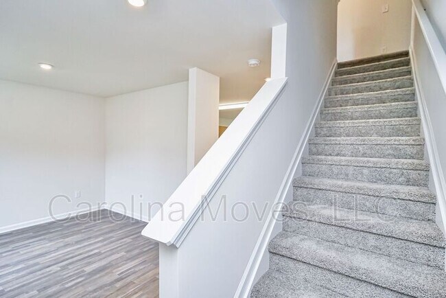 Building Photo - 321 Long Grove Ln