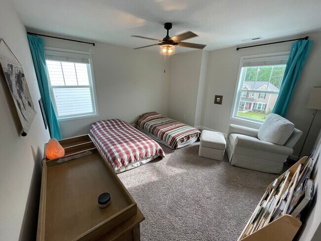 Building Photo - Stunning 5 Bed 3 Bath Home in Anderson Creek Club
