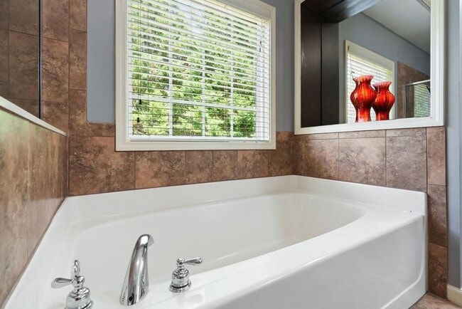Building Photo - 3888 Fairhill Point