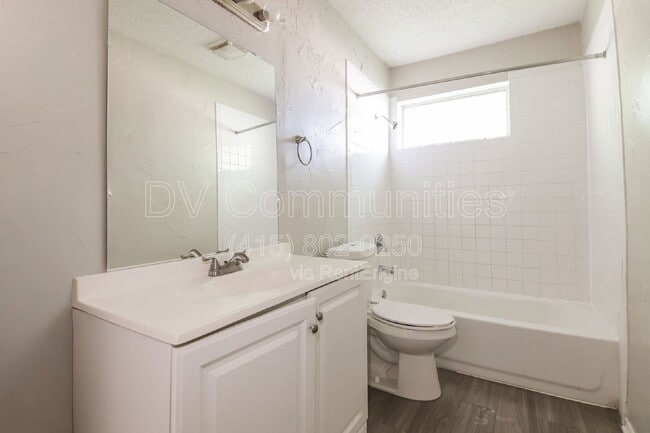 Building Photo - 4850 Bedford Dr