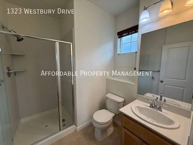 Building Photo - 1323 Westbury Dr