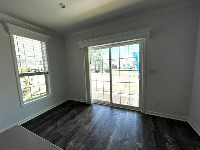 Building Photo - 119 N Lake Dr