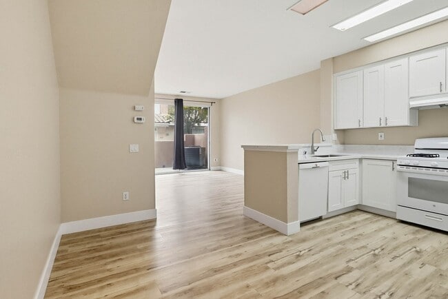 Building Photo - 2288 Cabo Bahia