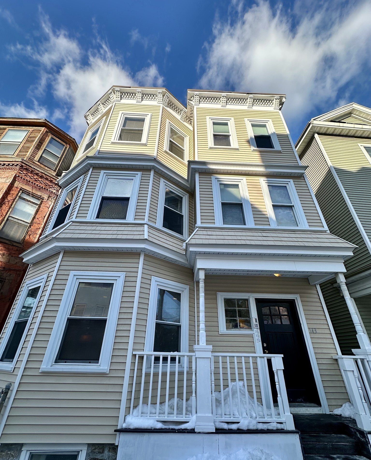 Building Photo - 143 Hillside St