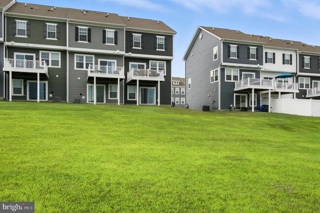 Building Photo - 5051 Silver Oak Dr