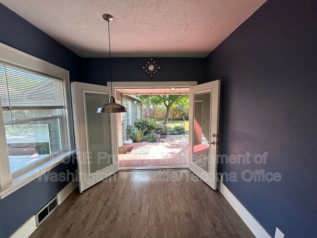 Building Photo - 208 N Washington Ave