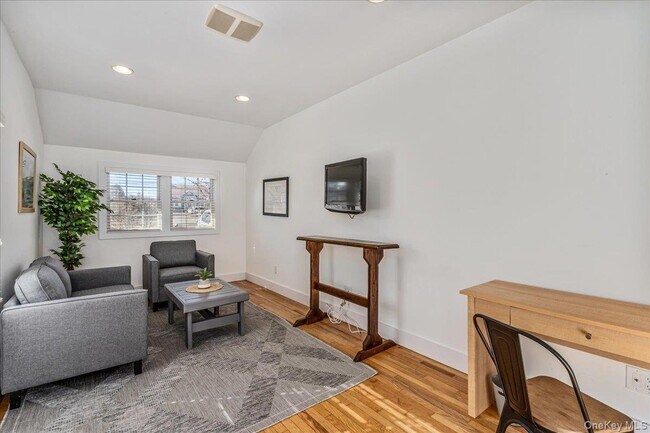 Building Photo - 60 Lilac Rd