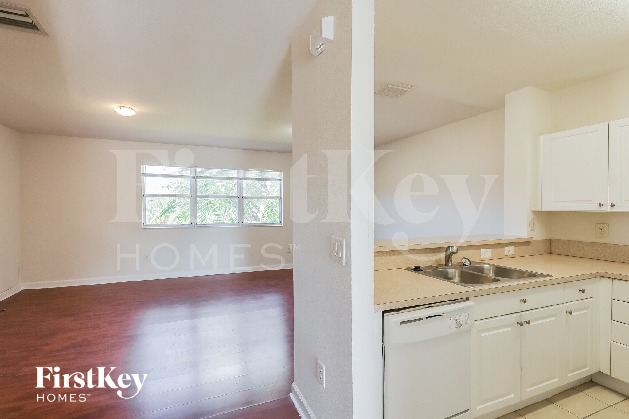 Building Photo - 1490 NE 33rd Rd