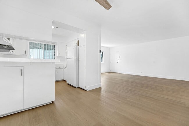Interior Photo - 744 S Windsor Blvd