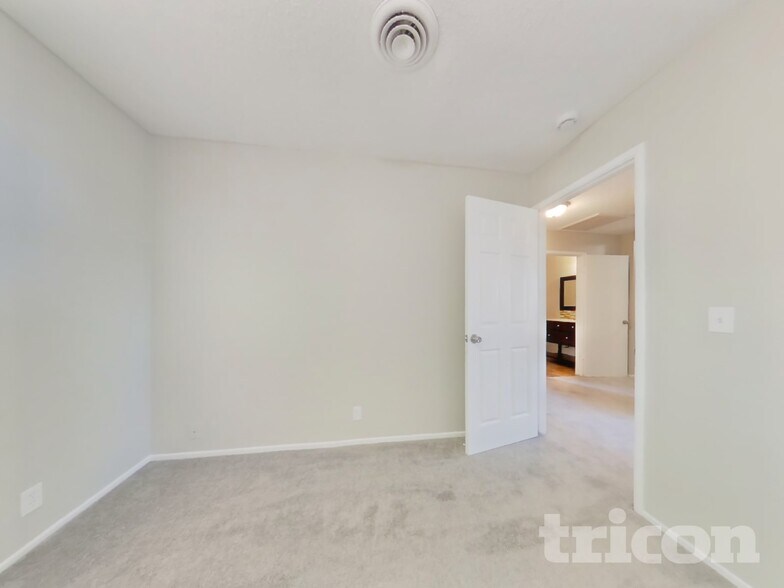 Building Photo - 1109 Nadene Dr