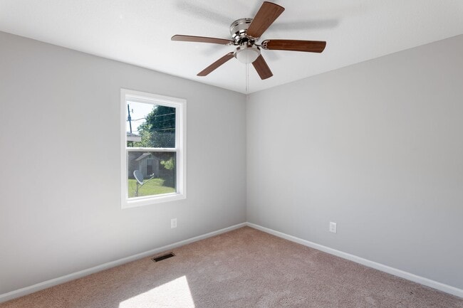 Building Photo - 102 Burdock Cir