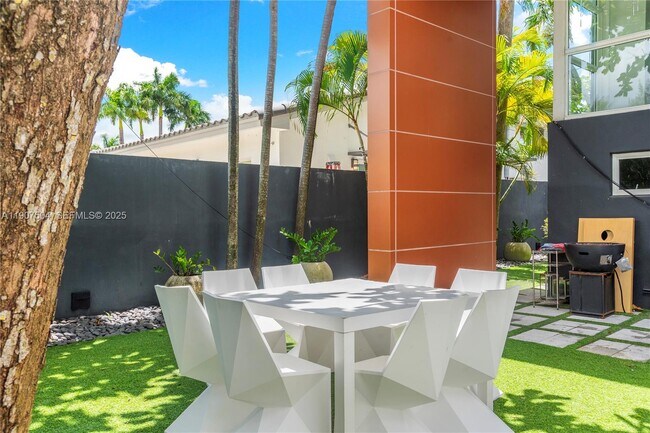 Building Photo - 1606 S Bayshore Dr