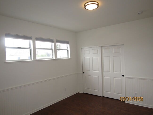 Building Photo - Beautifully updated single family house available NOW!  $3,000 per month