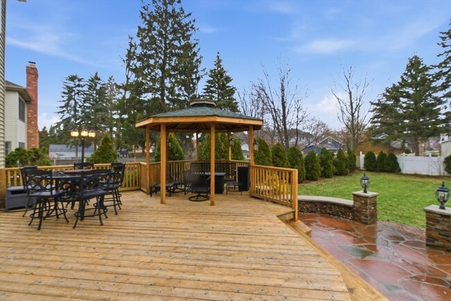 Building Photo - 395 Scott St